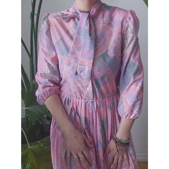 Pastel Pleated Polyester 70s 80s Midi Dress Bow Vintage Pastel Graphic Print Puf - Picture 7 of 10